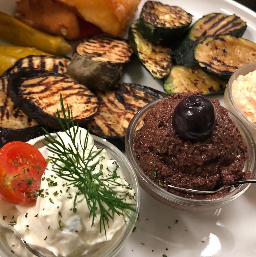 Gegrilltes Gemüse, Zaziki und Olivenpaste